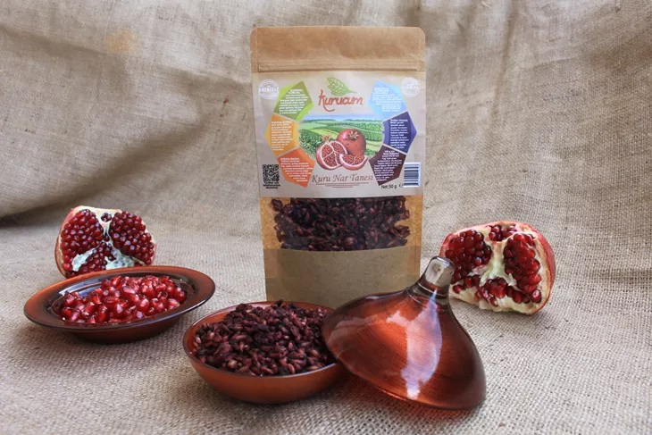 dried pomegranate arils-3